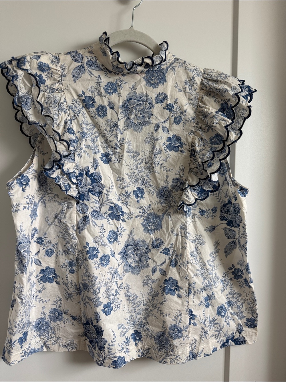 Umgee White & Blue Floral Scallop Sleeve Blouse - Picture 6 of 6
